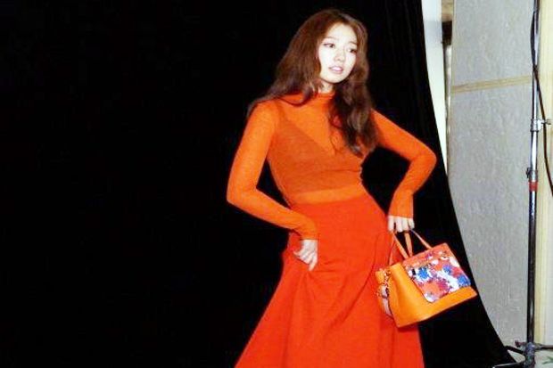 Wow, Park Shin Hye Pamer Baju Tembus Pandang