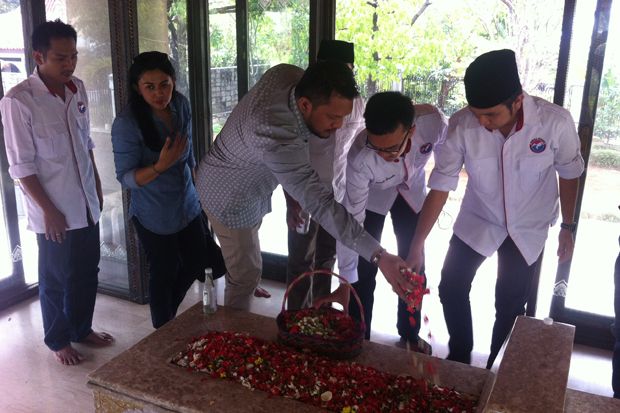 Hari Pahlawan, Pemuda Perindo Tabur Bunga di Makam Bung Hatta