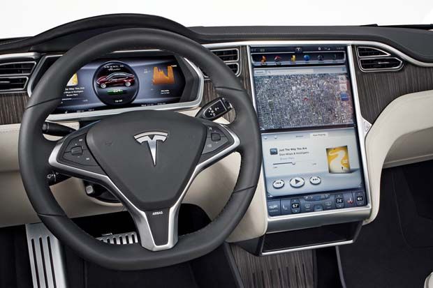 Bos Tesla Kecam Pengemudi Pamer Sistem Autopilot ke YouTube
