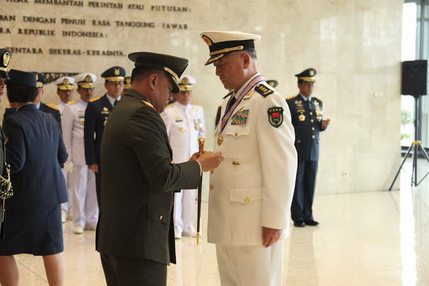 KSAL China Dapat Penghargaan dari TNI