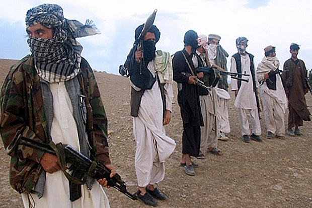 Puluhan Tentara Afghanistan Membelot ke Taliban