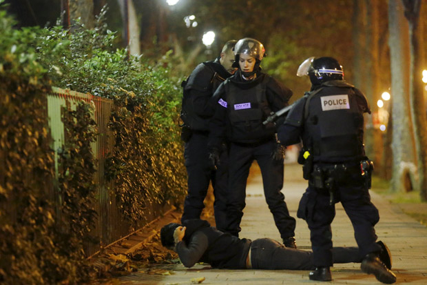 Delapan Pelaku Teror Paris Tewas