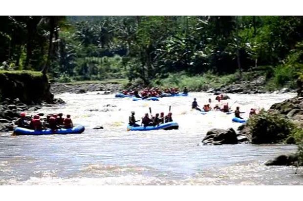 Sensasi Wisata Jeram Sungai Serayu Saat Musim Penghujan