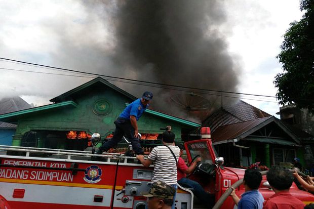 Dibantu Damkar Tapsel, Kebakaran di Padangsidimpuan Padam