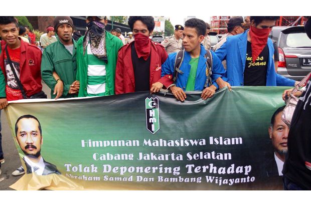 Massa HMI Tolak Deponering Abraham Samad dan Bambang Widjojanto