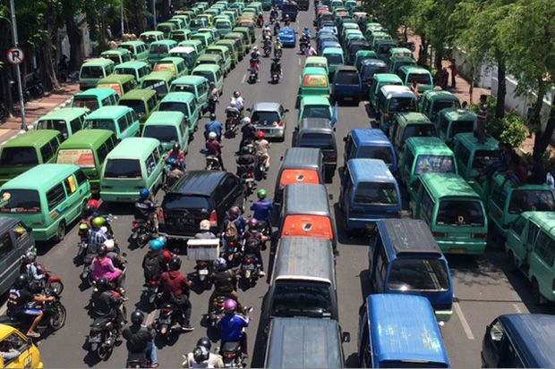 Sopir Angkot di Surabaya Mogok Massal
