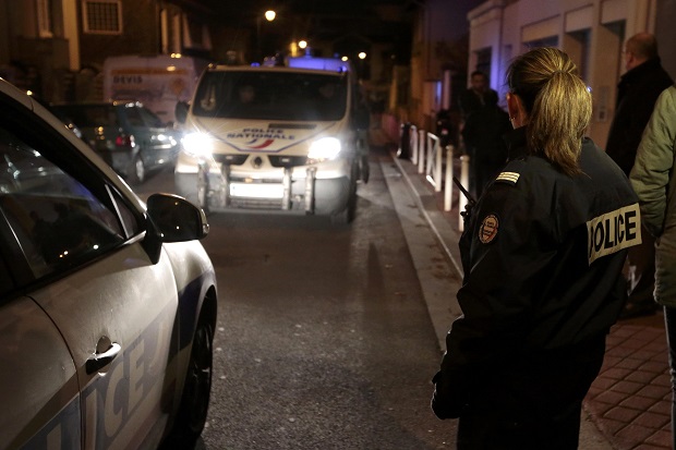 Bom Sabuk Ditemukan di Paris