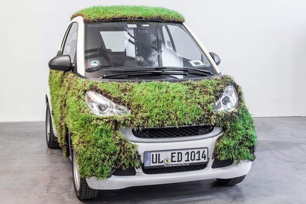Kurangi Emisi Karbon, Mobil Ini Dilapisi Rumput