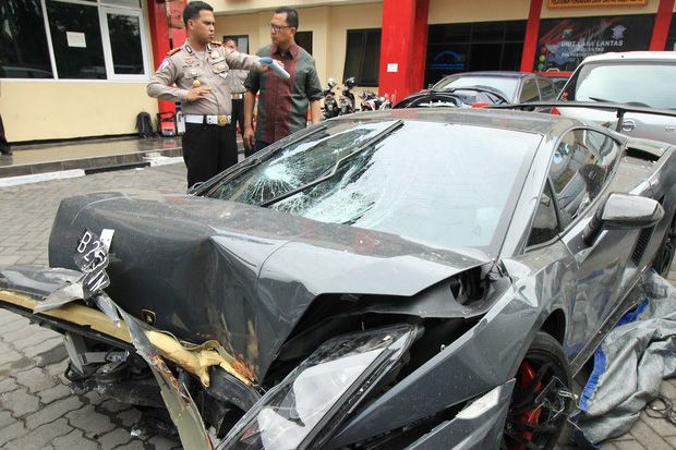 Pengemudi Lamborghini Ugal-ugalan Tabrak Warga hingga Tewas