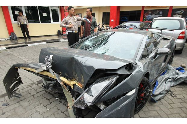 Polisi Kantongi Identitas Pengendara Ferrari yang Balapan dengan Lamborghini