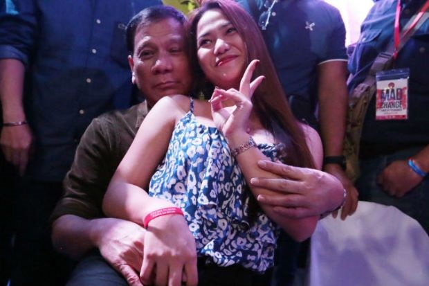 Perkenalkan, Duterte Capres Filipina Punya 2 Istri dan 2 Pacar