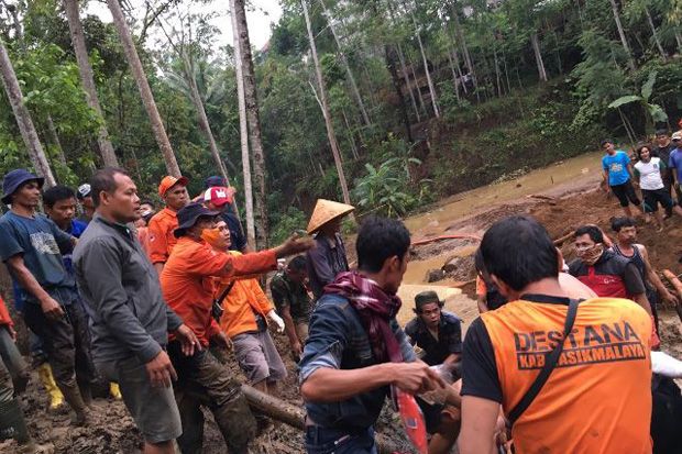 Cuaca Ekstrem, Pencarian Korban Longsor Bengkulu Utara Dihentikan