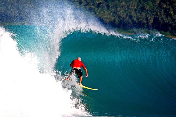 7 Spot Surfing Terbaik di Indonesia Selain Bali