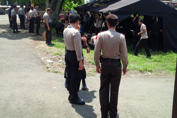Polisi Dirikan Tenda di KPU Mura