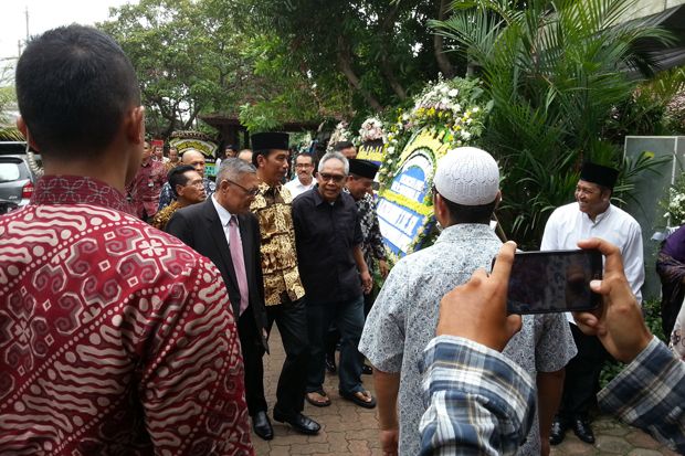 Jokowi Tiba di Rumah Almarhum Suhardiman