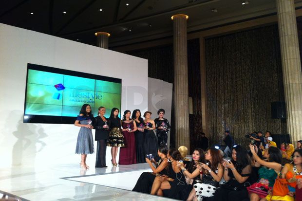 Agnez Mo dan Maudy Ayunda Raih Lifestyle Awards di I Fashion Festival