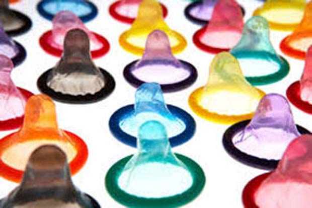 Cakka Musnahkan Ribuan Kondom Sitaan