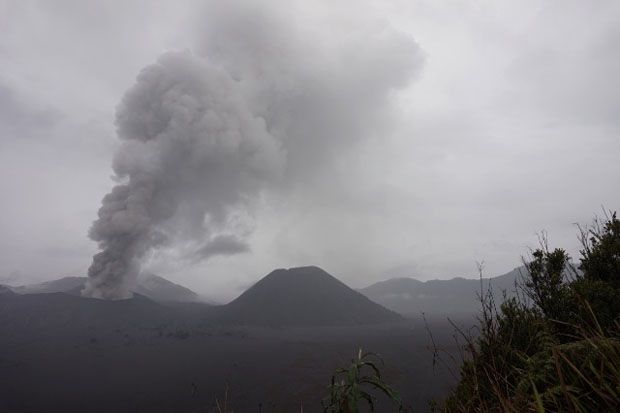 Seribuan Satgas Siaga Erupsi Gunung Bromo