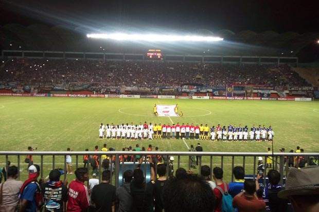 Jangan Rusak Persahabatan Arema dan Surabaya United