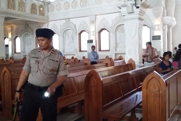 Jelang Misa, Polisi Sisir Gereja Katedral Denpasar