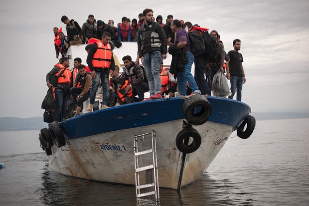 Lebih dari 200 Imigran Nekat Berenang ke Spanyol