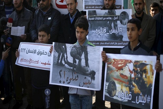Warga Palestina Protes Aksi Penembakan Tentara Mesir
