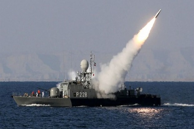 AL Iran Uji Coba Roket dekat Kapal Induk AS