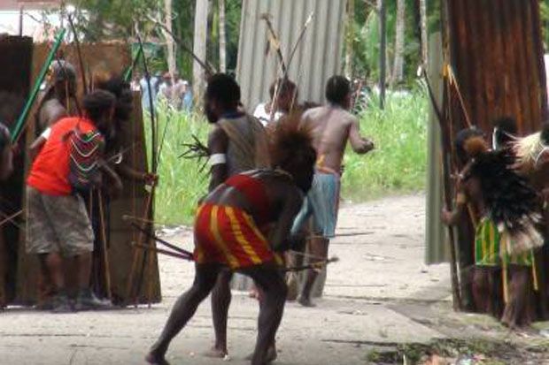 Mahasiswa di Papua Panah PNS yang Juga Tetangganya Sendiri