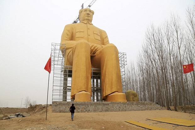 Baru Dibangun, Patung Emas Raksasa Mao Zedong Dirobohkan