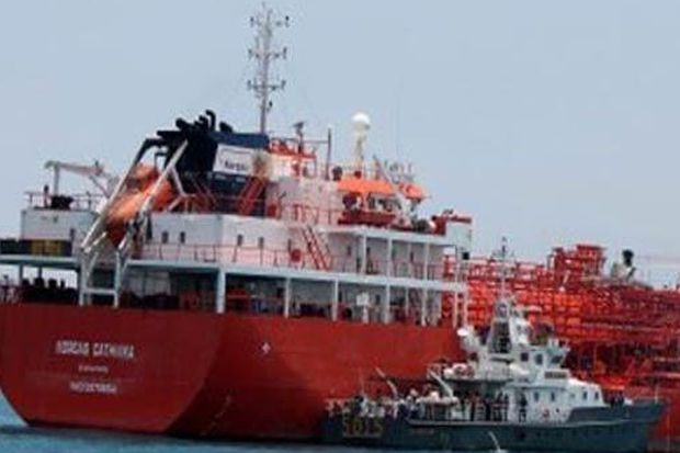 Kapal Tanker BBM Pertamina Selamatkan 25 Nelayan