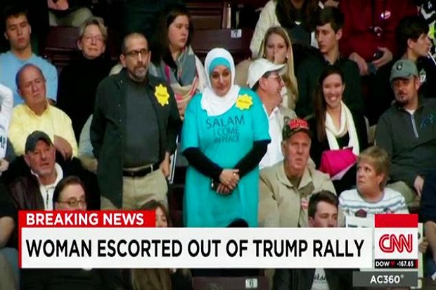 Protes Diam di Kampanye Donald Trump, Muslimah AS Diusir Keluar