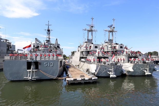 TNI Kerahkan Dua Kapal Perang Angkut Pengikut Gafatar