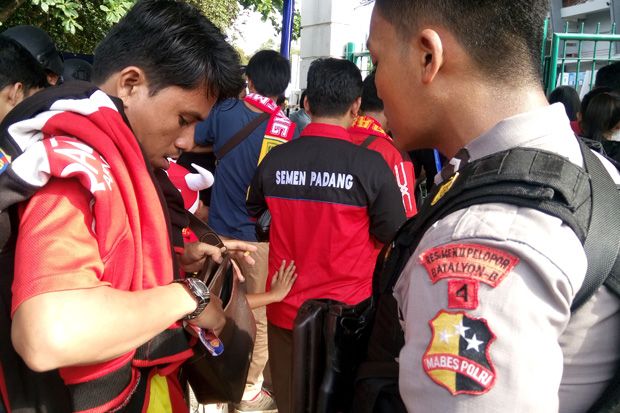 Penonton Final Piala Jendral Sudirman Bersih dari Senjata Api
