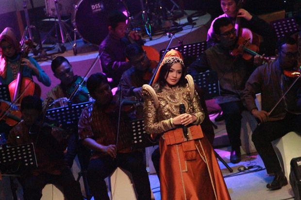 Titi Kamal Tampil di Orkestra A Maulid, The Gift of The Rose