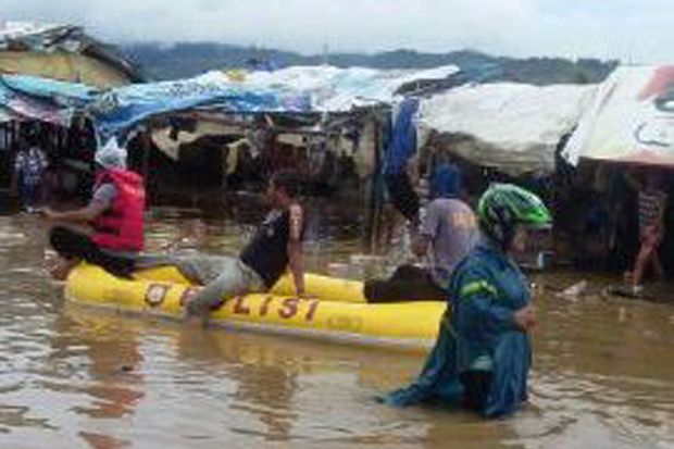Banjir Terjang Pasar Youtefa Abepura