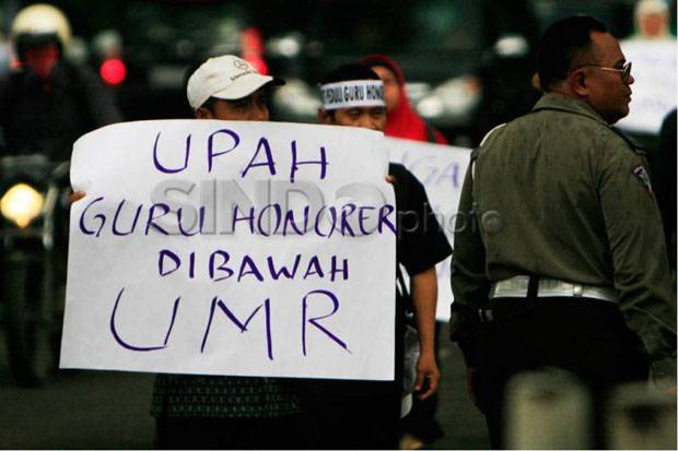 Seribu Tenaga Honorer Karawang Ancam Demo Jokowi