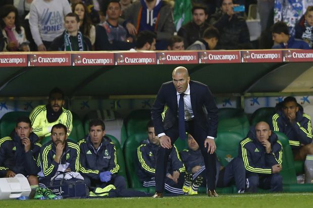 Rotasi Berbuah Seri, Zidane Bela Diri