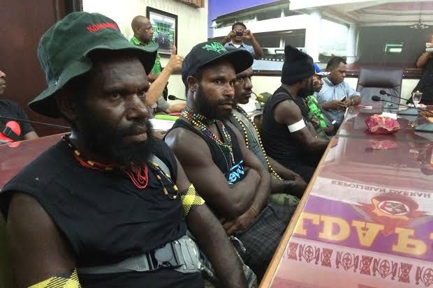10 Tentara Pembebasan Nasional Papua Menyerahkan Diri