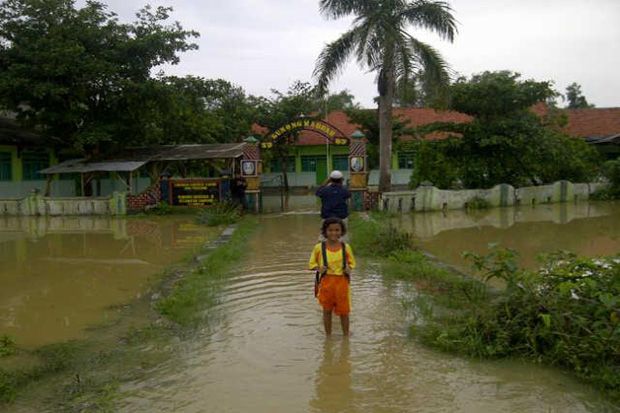 Terendam Banjir Kiriman, Sekolah Diliburkan