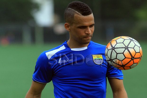 Aron da Silva Janjikan Terbaik untuk Persib Bandung