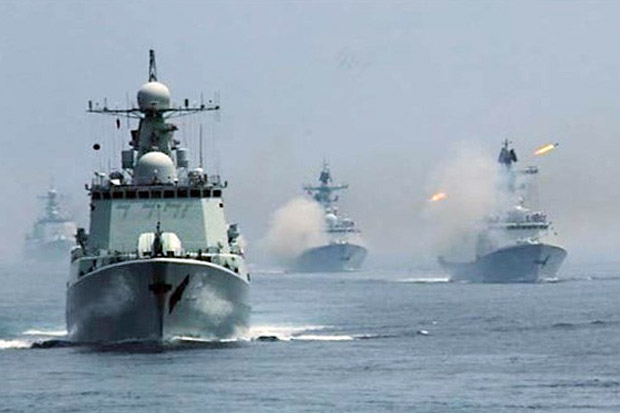 Iran Usir Kapal Perang AS di Selat Hormuz