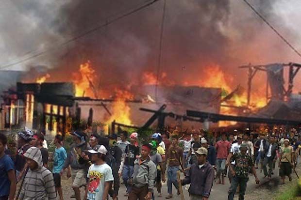 Puluhan Rumah Warga di Lampung Utara Dibakar Massa