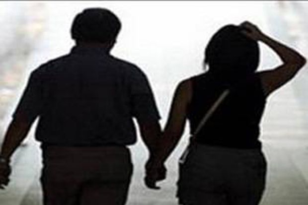 Diamankan Polisi, Pasangan di Luar Nikah Jadi Tontonan Warga