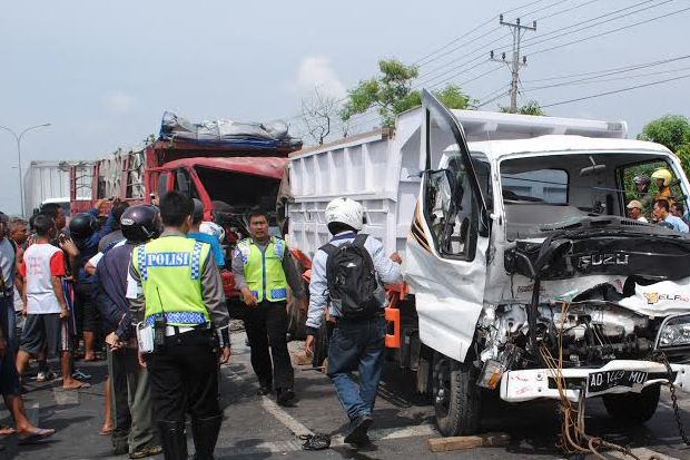 Truk Fuso Tabrak Rumah, Sopir dan Mekanik Tewas