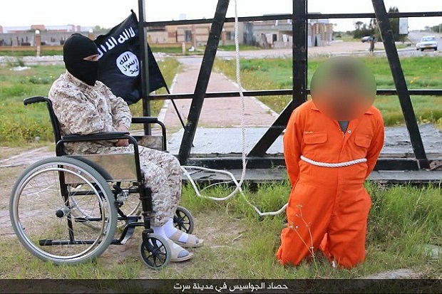 Duduk di Kursi Roda, Algojo ISIS Eksekusi 3 Mata-mata Libya