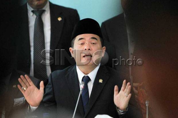 Akom Diminta Mundur dari Ketua DPR jika Maju Jadi Caketum Golkar