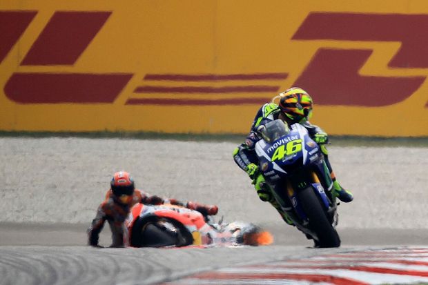 Resmi, Race Direction Dirombak Akibat Insiden Rossi - Marquez