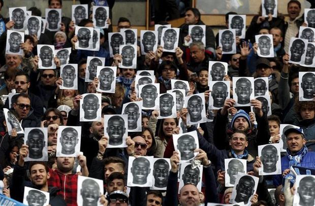 Protes Aksi Rasis, Suporter Napoli Kenakan Topeng Koulibaly