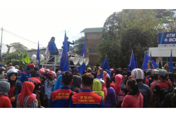 Ratusan Buruh Cianjur Kepung PT Fasic Indonesia