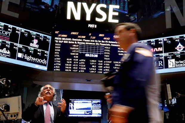 Wall Street Ditutup Tak Berdaya Terseret Saham Sektor Keuangan